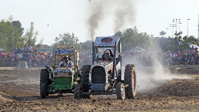 carrera de tractores en Guadalcacin