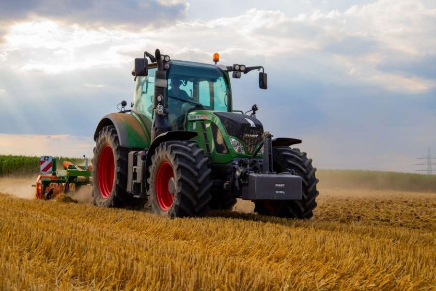 Real decreto establece tractores más seguros y ecológicos